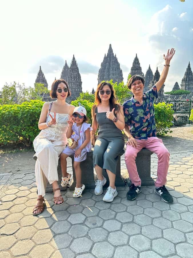 Yogyakarta Experience one day tour Borobudur and Prambanan - Prambanan: Hindu Temples, Big Photo Stops, and Sunset Moment