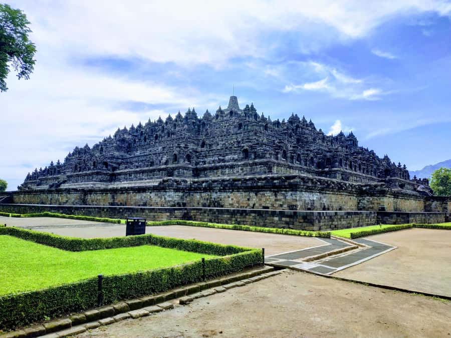 Yogyakarta Experience one day tour Borobudur and Prambanan - What You’ll Enjoy Most: Calm Time, Clear Guidance, and Natural Tranquility