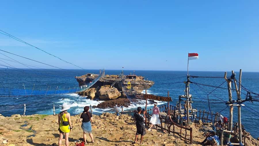 Yogyakarta: Explore Pindul Cave, Oyo River & Timang Beach - Oyo River: The 6-Meter Waterfall Jump and Outdoor Swim
