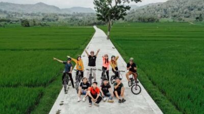 Yogyakarta: Half-Day Guided Bike City Tour - Meeting at Toko Madam Wang and Getting Ready to Ride