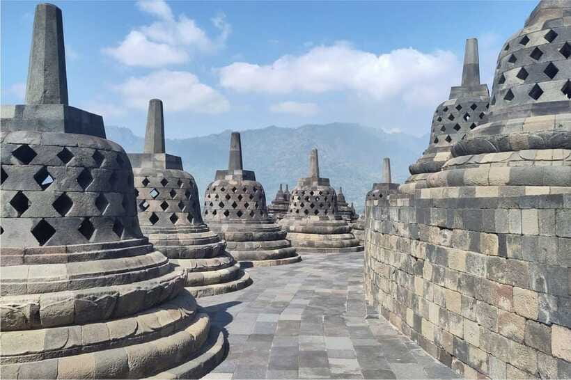 Yogyakarta: Joined or Private Tour to Borobudur & Prambanan - Prambanan: skip the ticket line and see the statues inside
