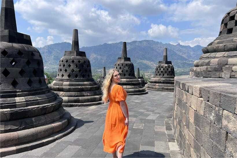 Yogyakarta: Joined or Private Tour to Borobudur & Prambanan - Guides and English help: what changes in private vs small group