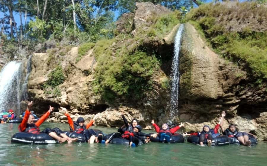 Yogyakarta: Jomblang and Pindul Cave Guided Day Trip - The Oyo River waterfall: a reset after the caves