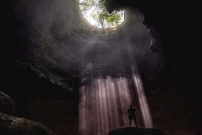 Yogyakarta: Jomblang Cave and Timang Beach Day Tour - Jomblang Cave rappel: getting to the light beams