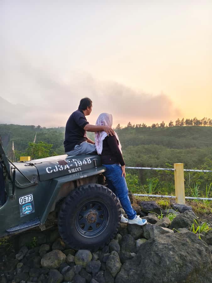 Yogyakarta: Merapi Jeep & Magelang Rafting - Lunch, Coconut, and Getting Back to Dry Clothes