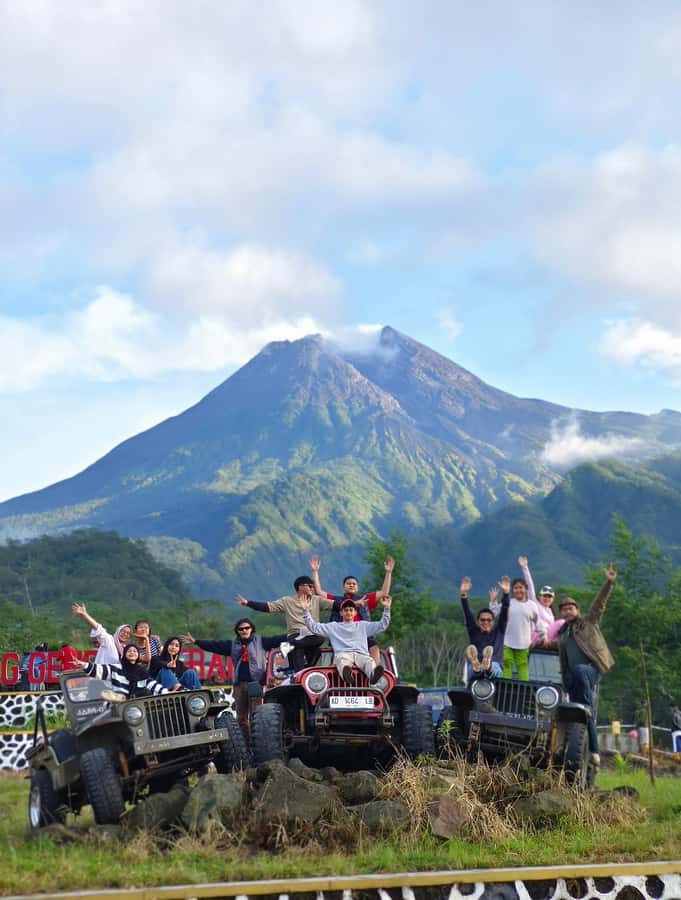 Yogyakarta: Merapi Jeep & Magelang Rafting - Morning Pickup to Merapi: Getting Set Up for Mud and Wonder