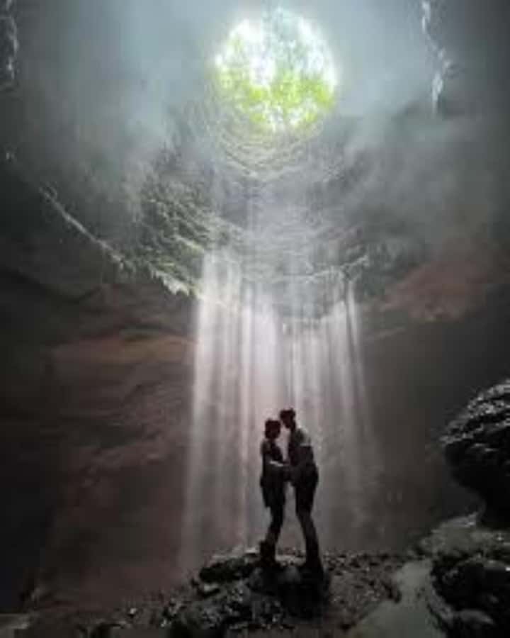 Yogyakarta: Mount Merapi Sunrise, Jomblang &Pindul Cave Tour - Group size, guide energy, and what you’re really buying