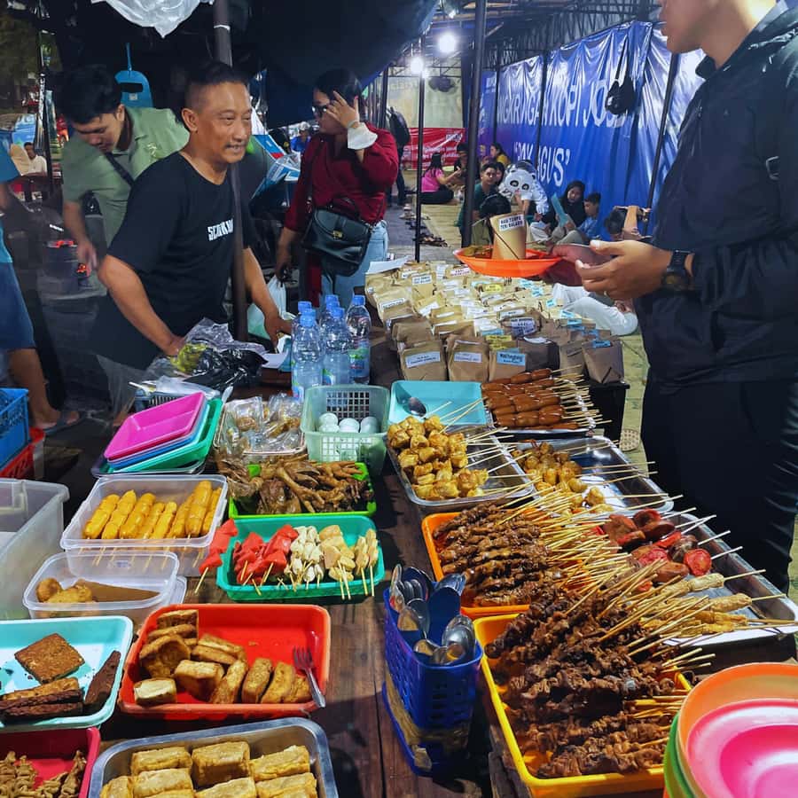 Yogyakarta: Night Walking & Street Food Tour - Night Market Moments: Lights, Smells, and Performances on the Side