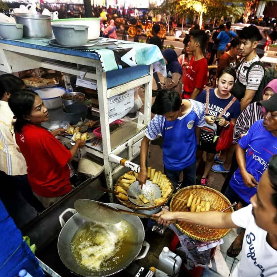 Yogyakarta: Night Walking & Street Food Tour - Logistics That Actually Matter: Pickup, Meeting Point, and Small Group Timing