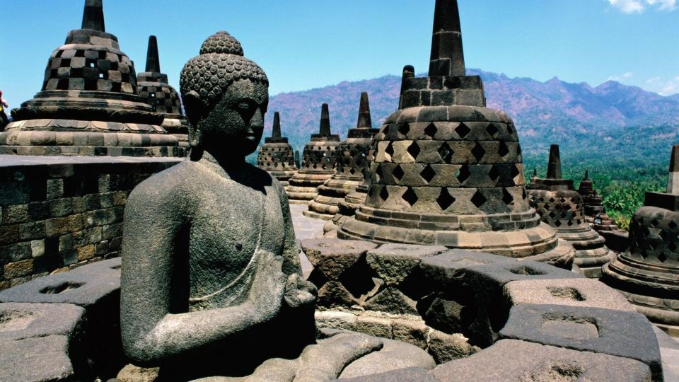 Yogyakarta : Prambanan and Borobudur full access guarantee - Practical tips that help you enjoy the climb and the carvings