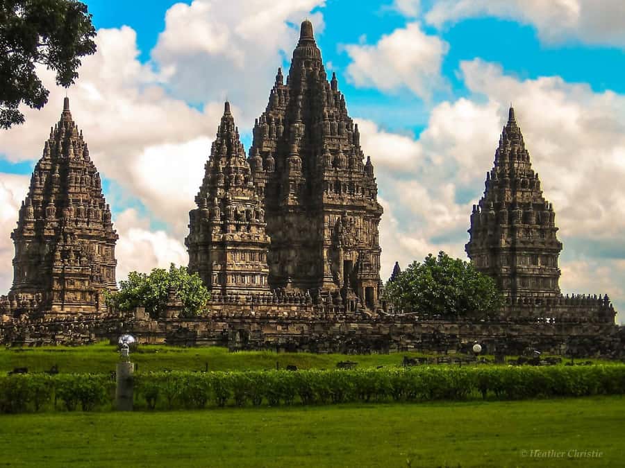 Yogyakarta : Prambanan and Borobudur full access guarantee - The value of your own vehicle: less waiting, more temple time