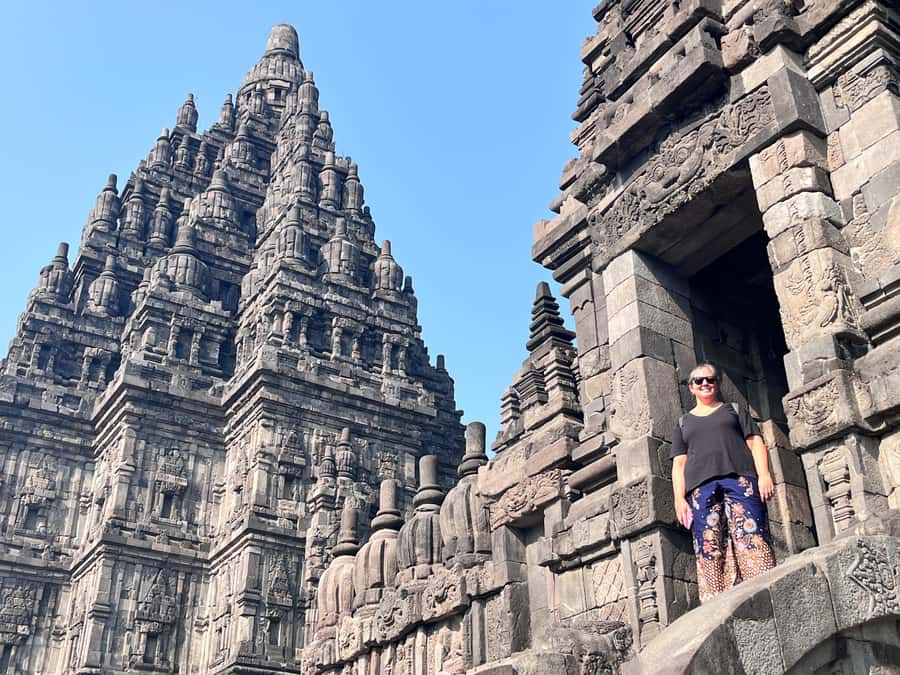 Yogyakarta : Prambanan early morning guided tour - Sunrise beats the crowds and heat at Prambanan and Sewu