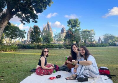 Yogyakarta : Prambanan early morning guided tour - The 4-hour flow: pickup, van rides, and a realistic pace