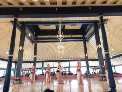 Yogyakarta: Prambanan Temple Morning Tour and Palace Tour - Yogyakarta Sultan Palace: An Active Royal Home You Can Still Sense