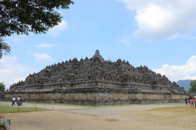 Yogyakarta: Prambanan Tour and Borobudur Climb to the Top - Getting from Yogyakarta to Borobudur without stress