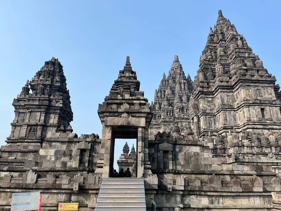 Yogyakarta: Prambanan Tour, Sukuh Temple & Tea Plantation - Sukuh Temple: the “exotic” Hindu stop that changes the mood