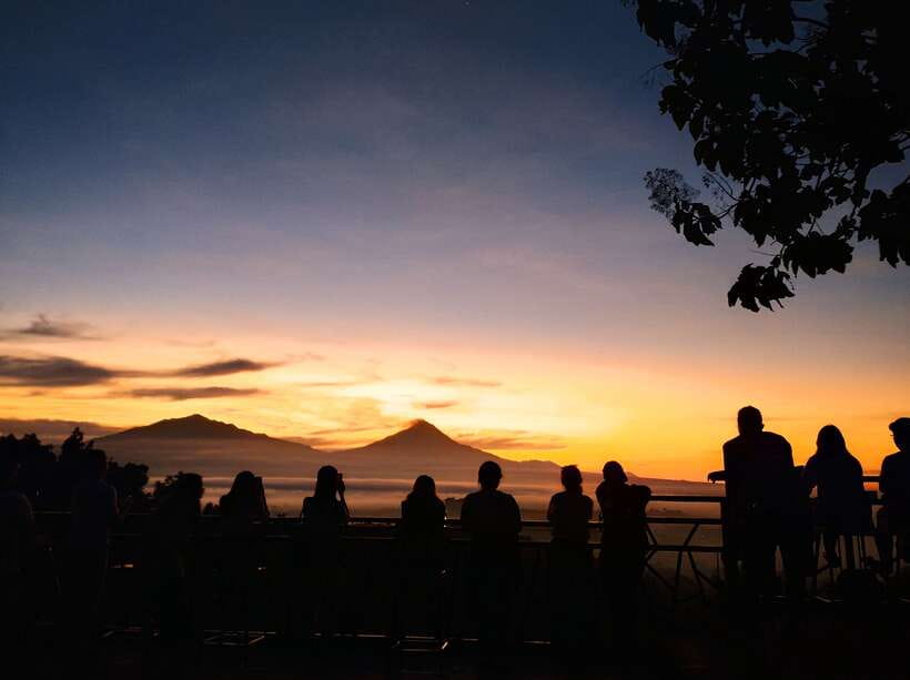Yogyakarta: Setumbu Sunrise Borobudur Climb-up and Prambanan - Key things I’d circle before you go