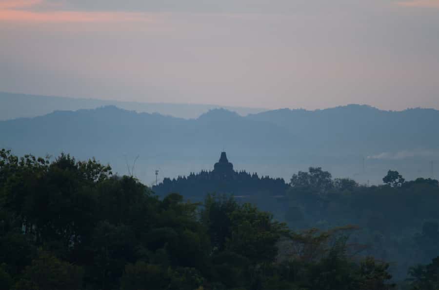 Yogyakarta: Setumbu Sunrise, Borobudur & Prambanan Day Tour - Lunch break and the 1.5–2 hour transfer to Prambanan