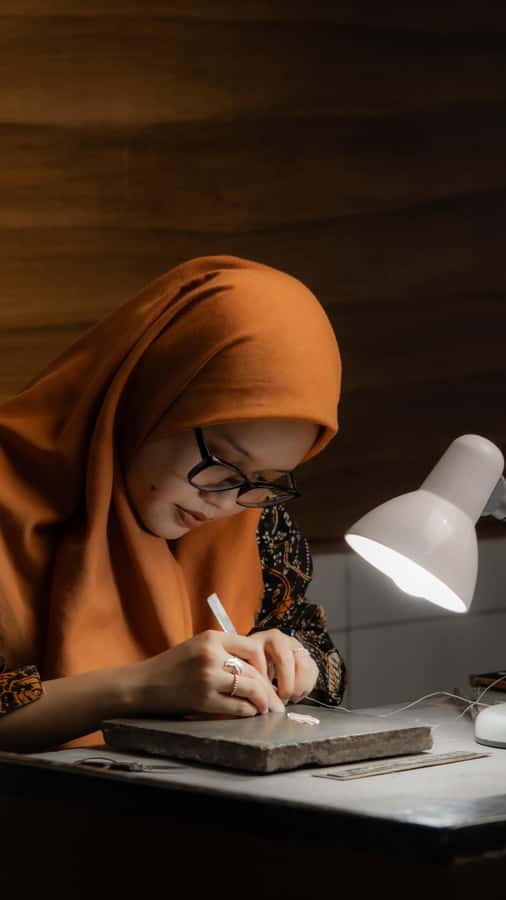 Yogyakarta: Silver Jewerly Traditional Making Workshop - English guidance and the value of watching the pros