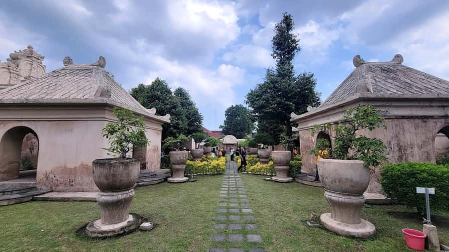 Yogyakarta: Sultan Palace, Water Castle & Mount Merapi Tour - Price check: why about $64 can feel like a deal here