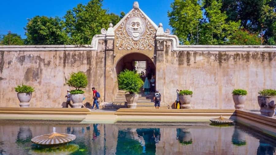 Yogyakarta: Sultan Palace, Water Castle & Mount Merapi Tour - Mount Merapi by 4WD Jeep: off-road energy plus volcanic-history lessons