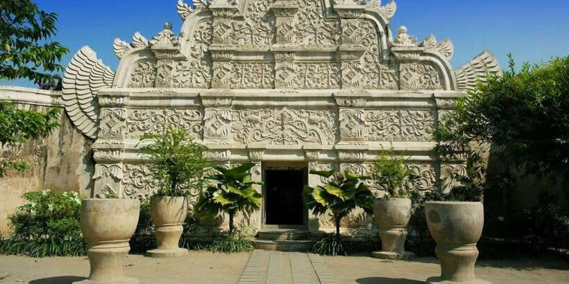 Yogyakarta: Sultan's Palace and Water Castle Walking Tour - How the 6-Hour Walking Tour Actually Works