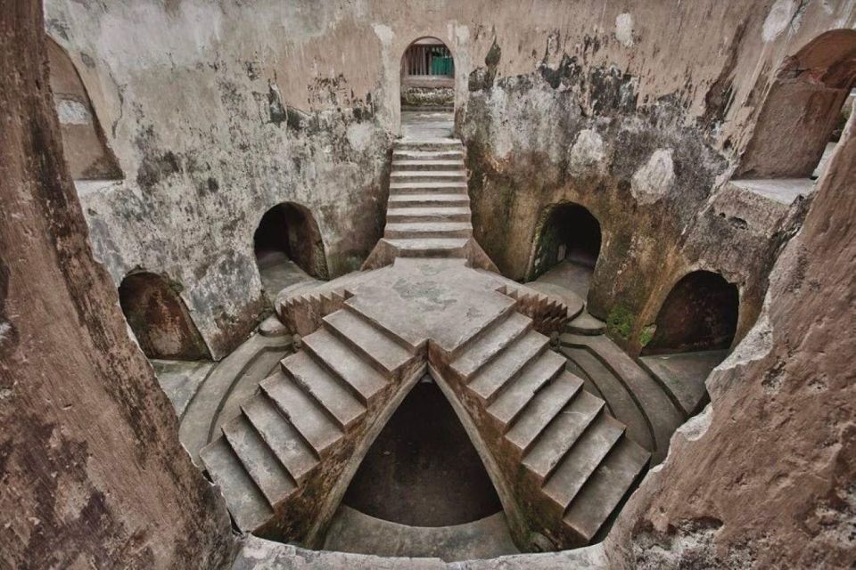 Yogyakarta: Sultan's Palace and Water Castle Walking Tour - When the Palace Is Closed: Be Ready for a Route Swap
