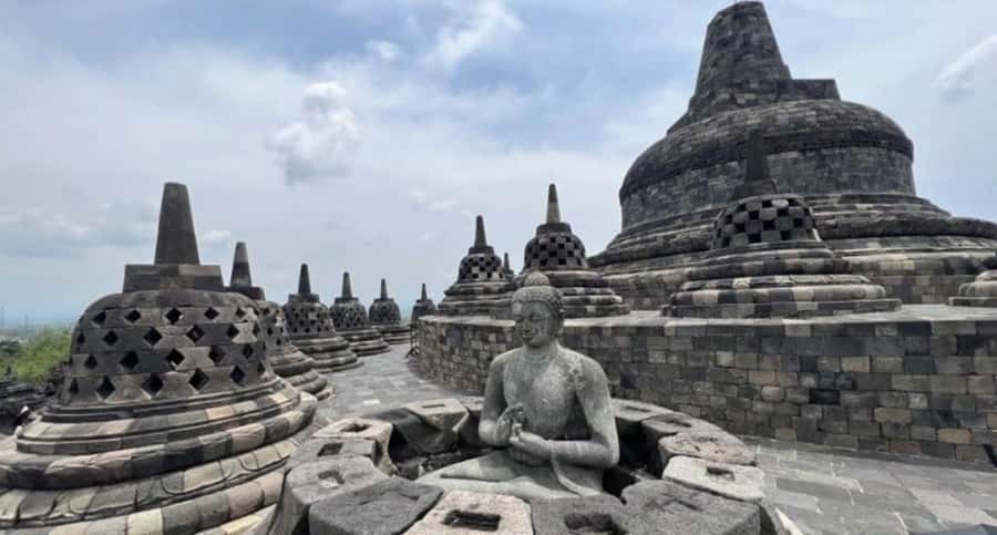 YOGYAKARTA; SUNRISE AT VIEW POINT AND BOROBUDUR CLIMB UP - Sunrise at the viewpoint: why the morning light feels different