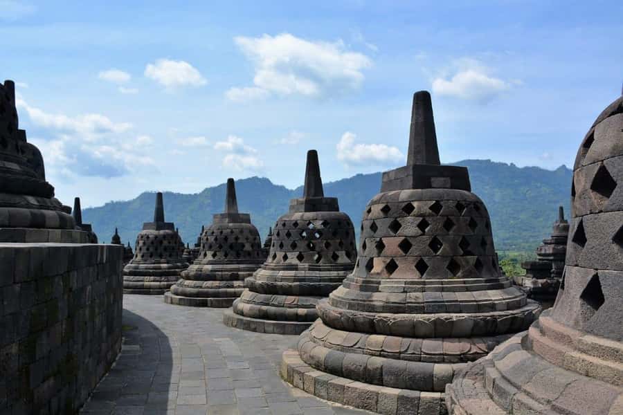 YOGYAKARTA; SUNRISE AT VIEW POINT AND BOROBUDUR CLIMB UP - Who should book this Borobudur sunrise and climb day