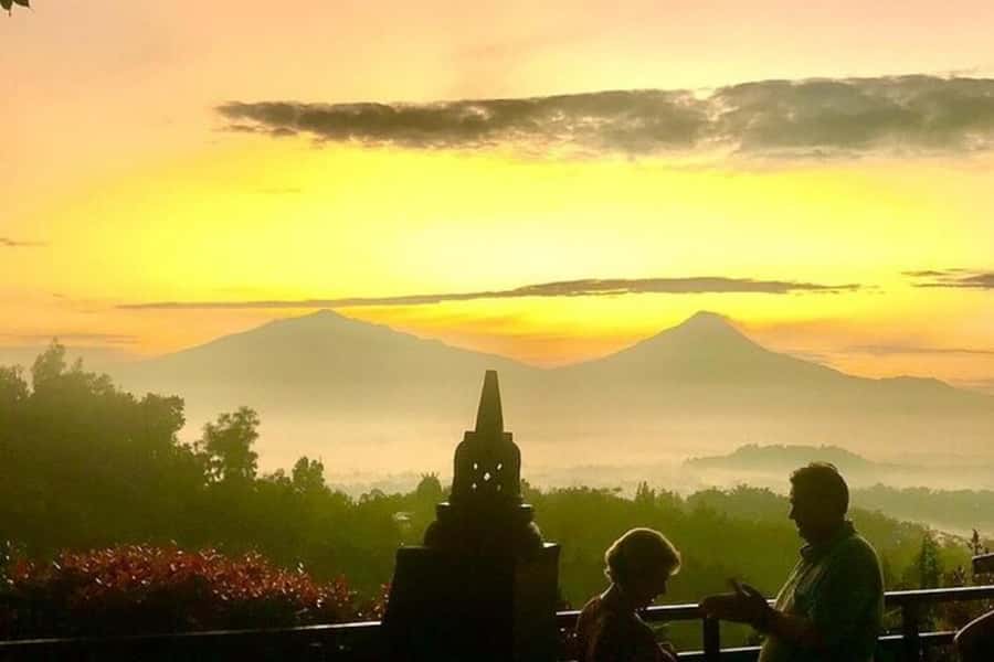 YOGYAKARTA; SUNRISE AT VIEW POINT AND BOROBUDUR CLIMB UP - Getting there smoothly from your hotel (and why the driver’s skill matters)