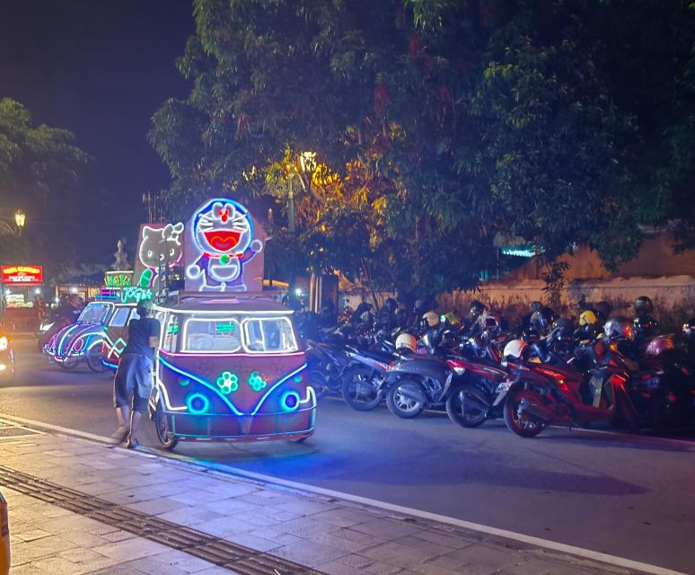 Yogyakarta: Taste Yogyakarta's Cuisine and Night Walks - Coffee and dessert: a calmer finish after the night buzz