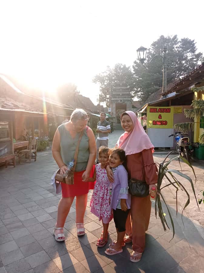 Yogyakarta: The Oldest Neighborhood Walking Experience - The market route: snacks, a special drink moment, and real local talk