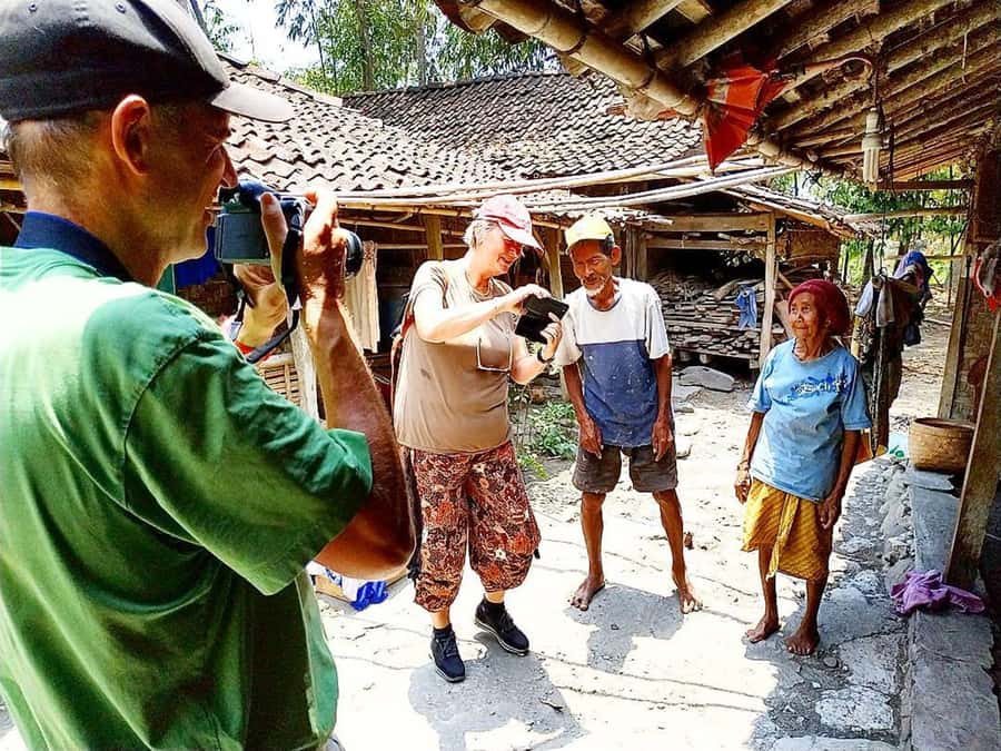 Yogyakarta: Traditional Village Bicycle Tour with Transfer - Your English Guide: What Makes the Experience Work