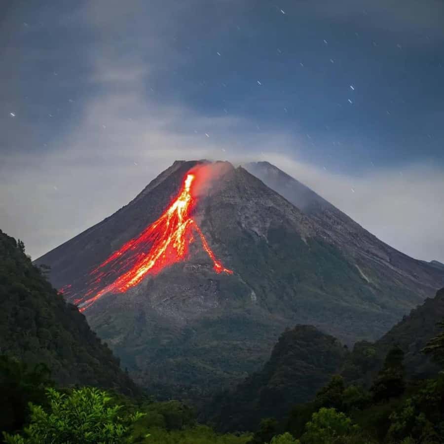 Yogyakarta: Turgo Hill-Unrivaled Lava Views of Mount Merapi - What you’re really hoping to see: Merapi’s glowing lava