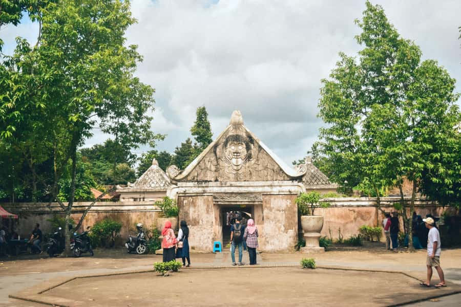 Yogyakarta : Walking Tour and Food Tasting inside Palace - Sonobudoyo Museum Unit II: culture you can talk about