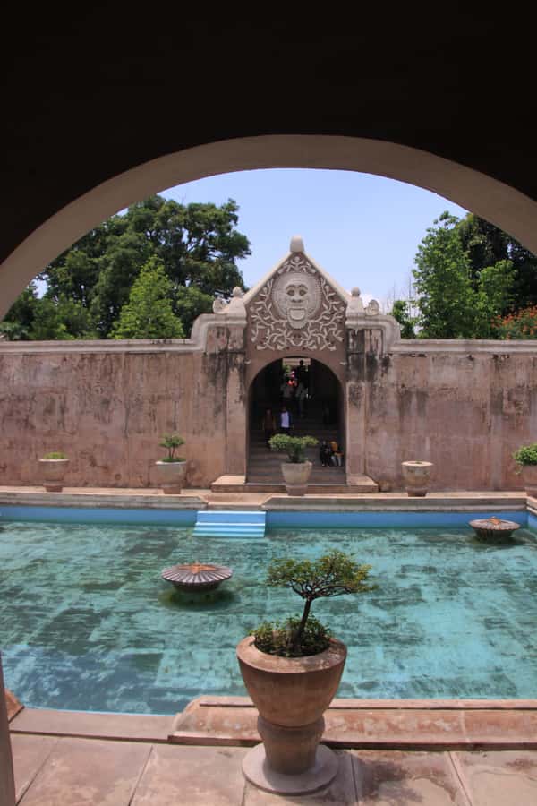 Yogyakarta : Walking Tour and Food Tasting inside Palace - Becak/pedicab ride breaks: managing the pace without losing the route
