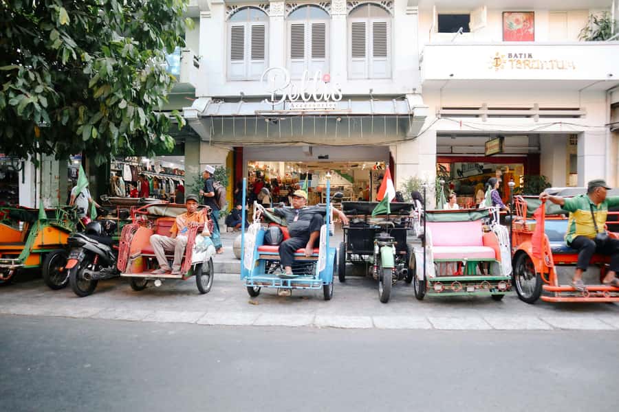 Yogyakarta : Walking Tour and Food Tasting inside Palace - Local lunch + food background: tasting with context