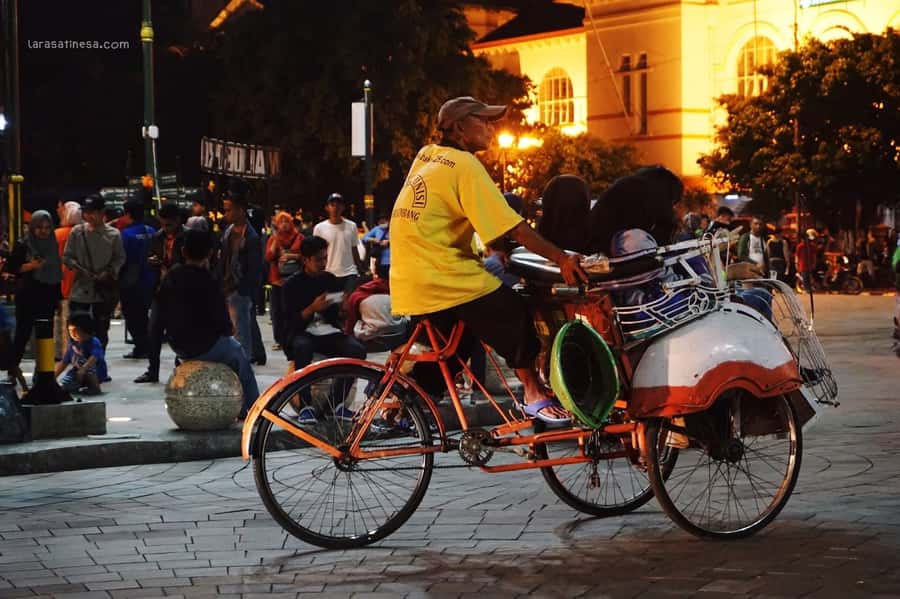 Yogyakarta walking tour: Gourmet Stroll & Nightly Highlights - Why Yogyakarta After Dark Feels Worth 3 Hours