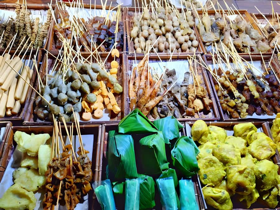 Yogyakarta walking tour: Gourmet Stroll & Nightly Highlights - Malioboro at Night: Where Street Food Turns Into a Story