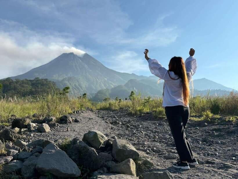 Yogyakarta:Mount Merapi volcano Jeep safari Guided Tour - Kaliadem Bunker: Getting Close Enough to Understand the Scale