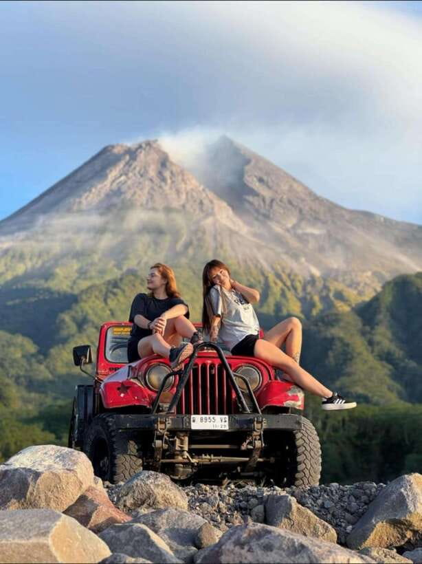 Yogyakarta:Mount Merapi volcano Jeep safari Guided Tour - The 2010 Eruption on Display: Lava-Avalanche Rocks and a Museum Stop