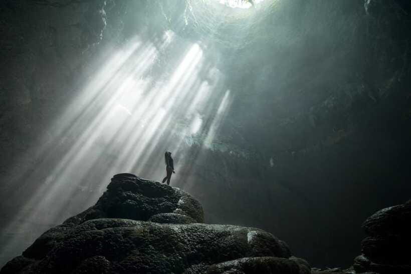 Yogyakarta's Hidden Gems: Jomblang Cave & Timang Beach Tour - Rope bridge or traditional gondola: choose your risk level